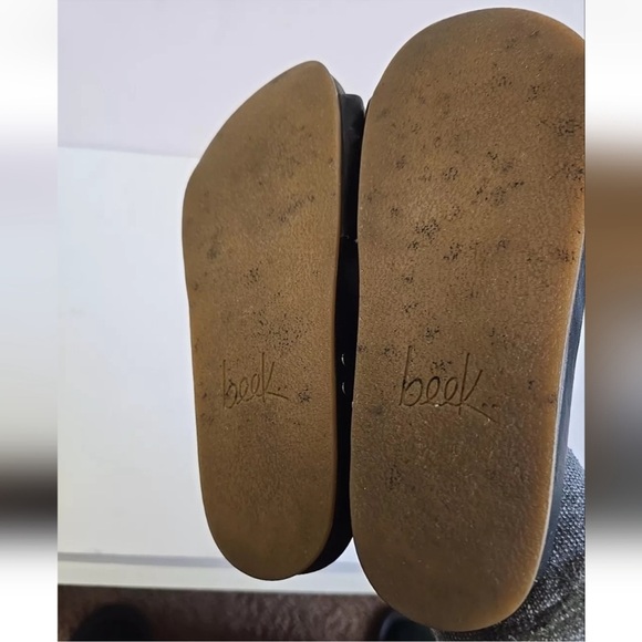 Beek Embossed - Picture 8 of 9